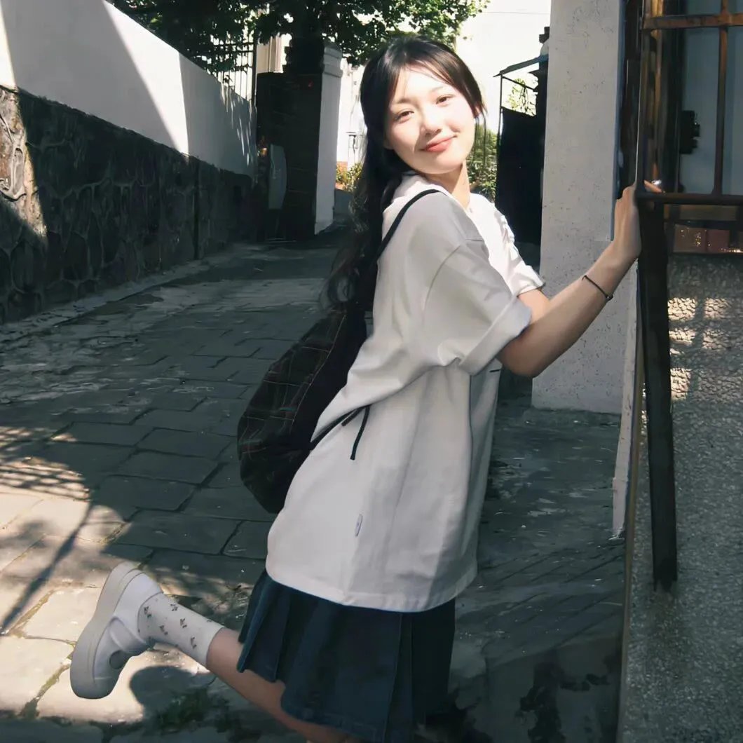 女孩向前冲